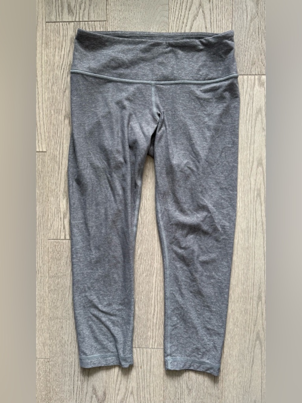 lululemon athletica Women's Heather Gray Capri Leggings in size 6